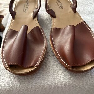 Kenneth Cole Reaction Women's Brown Leather Toe-Loop Slide Sandals